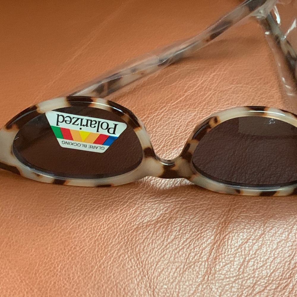 Sunglasses - Picture 3 of 4